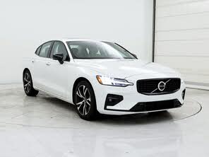 Volvo S60 B5 Plus Dark Theme FWD