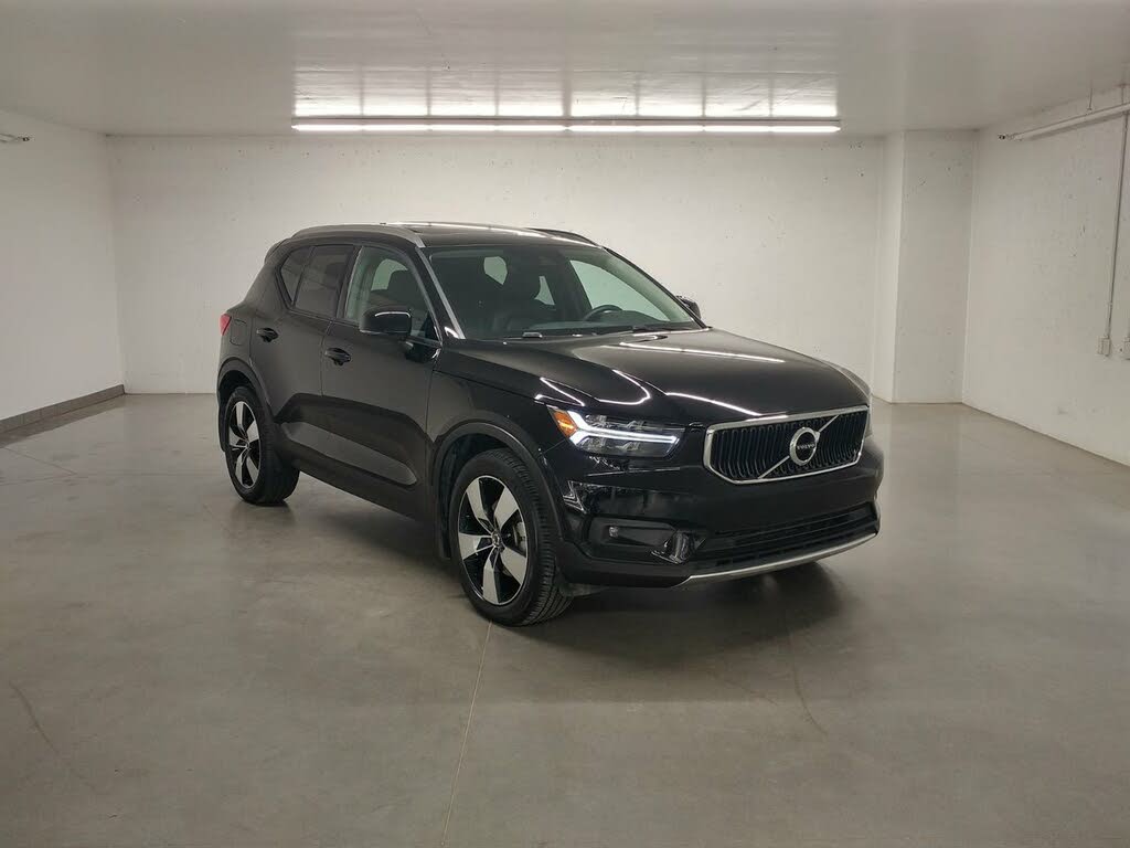 2022 Volvo XC40 T4 Momentum AWD