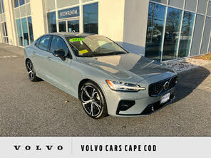 Volvo S60 B5 Plus Dark Theme AWD