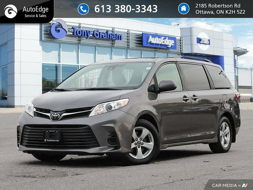 2020 Toyota Sienna LE 7-Passenger FWD with Auto-Access Seat