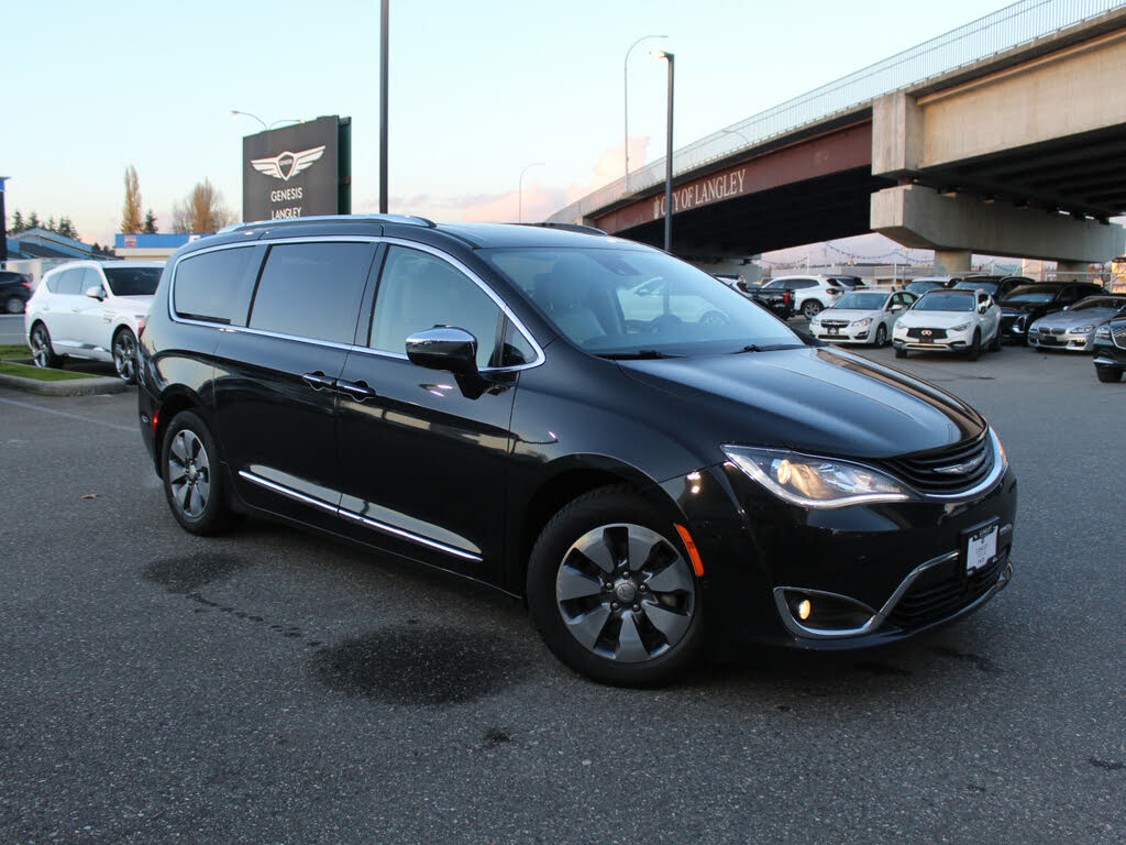 2017 Chrysler Pacifica Hybrid Platinum FWD