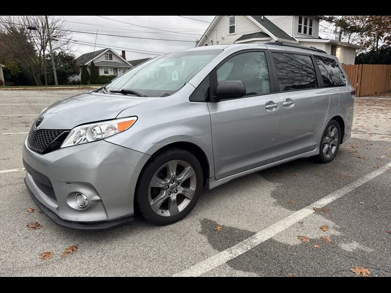 2011 Toyota Sienna LE 8-Passenger V6