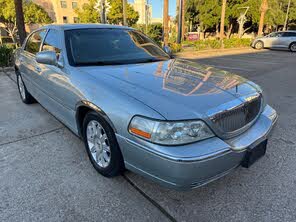 Lincoln Town Car Signature Limited