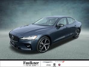 Volvo S60 B5 Plus Dark Theme AWD