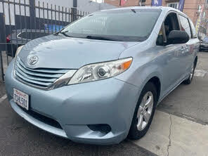 Toyota Sienna XLE 7-Passenger Auto Access Seat