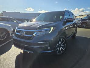 Honda Pilot Touring AWD with Rear Captain's Chairs