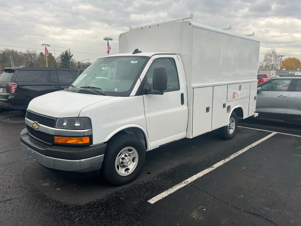 2024 Chevrolet Express Chassis 3500 Cutaway 139
