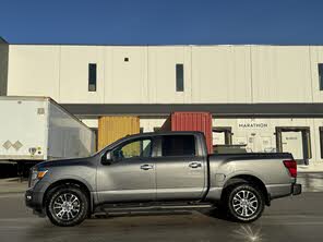 Nissan Titan SV Crew Cab 4WD