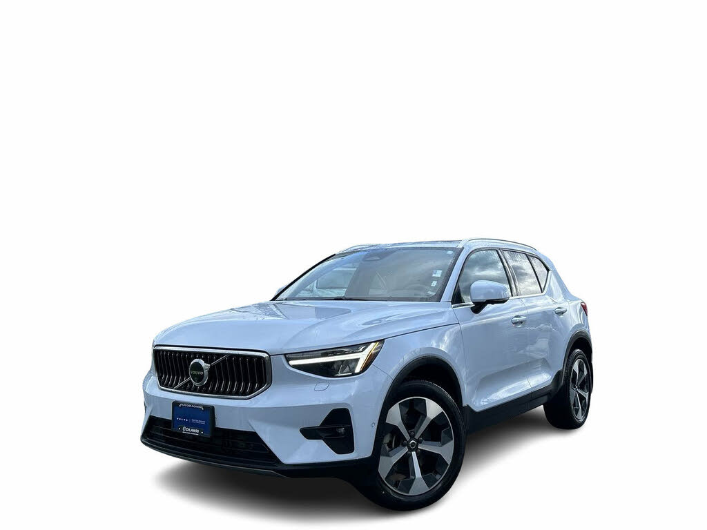 2024 Volvo XC40 B5 Plus Bright Theme AWD