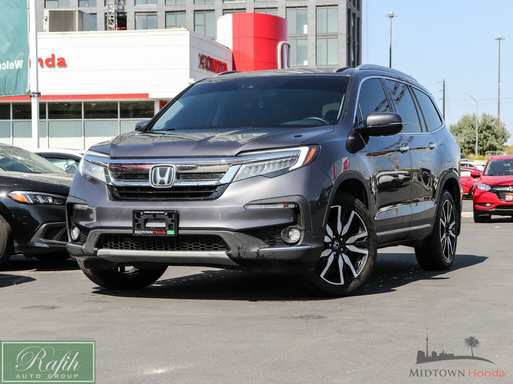 2020 Honda Pilot Touring AWD with Rear Captain's Chairs