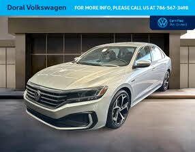 Volkswagen Passat 2.0T R-Line FWD