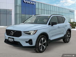 Volvo XC40 B5 Plus Dark Theme AWD