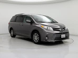 Toyota Sienna XLE 7-Passenger FWD with Auto-Access Seat