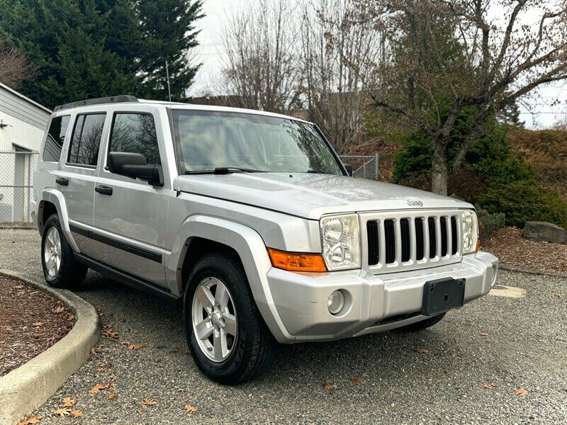 2006 Jeep Commander Base 4WD