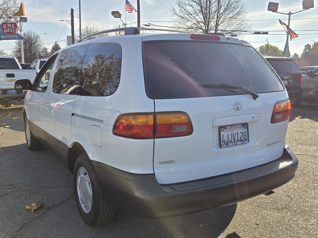 2000 Toyota Sienna LE