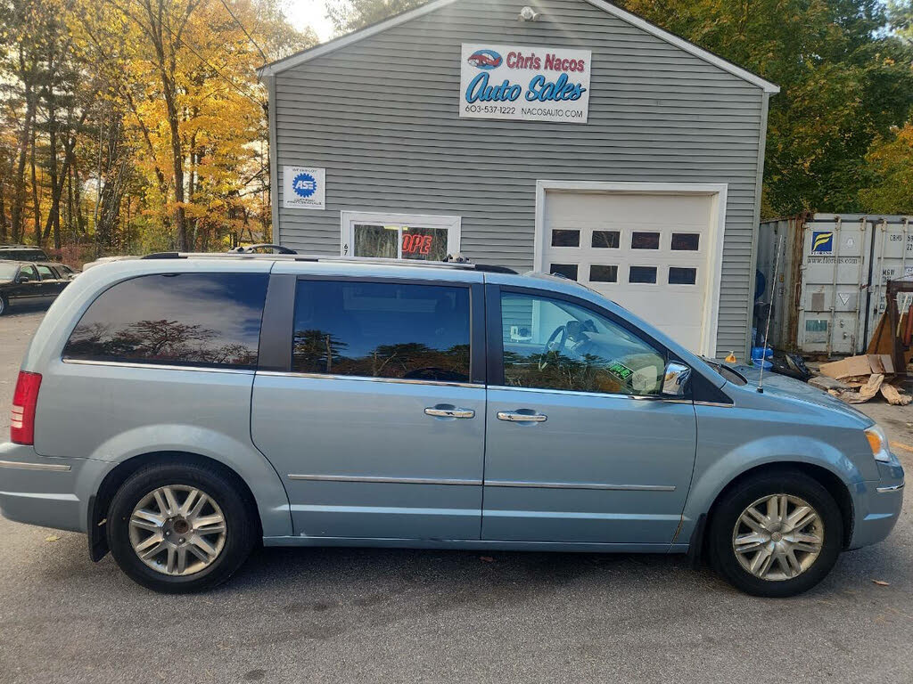 2010 Chrysler Town & Country Limited FWD