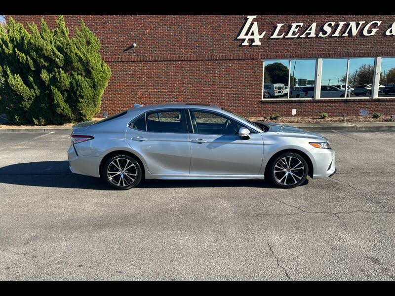 2019 Toyota Camry SE FWD