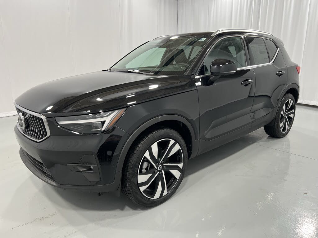 2025 Volvo XC40 B5 Ultra Bright Theme AWD