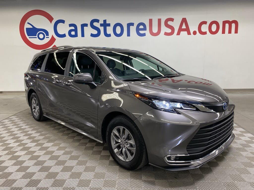 2024 Toyota Sienna XLE 7-Passenger FWD