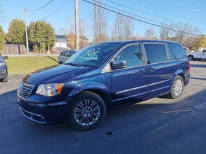 Chrysler Town & Country Touring-L FWD