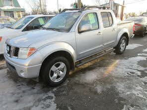 Nissan Frontier SE 4dr Crew Cab 4WD SB with automatic