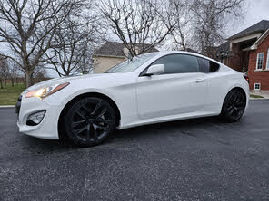 Hyundai Genesis Coupe 2.0T Premium RWD