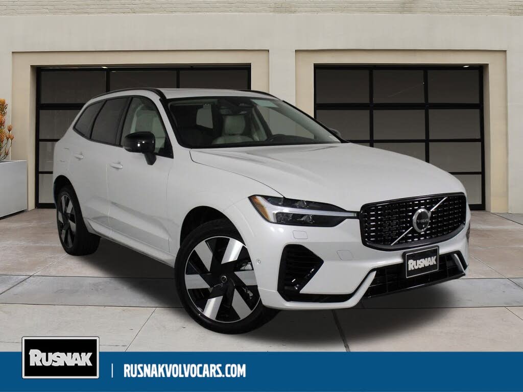2025 Volvo XC60 Recharge T8 Plus Dark Theme eAWD