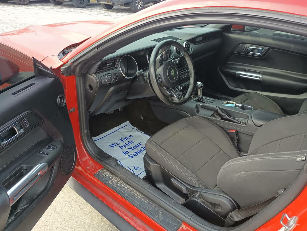 2016 Ford Mustang V6 Coupe RWD