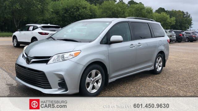 2020 Toyota Sienna LE 7-Passenger FWD with Auto-Access Seat