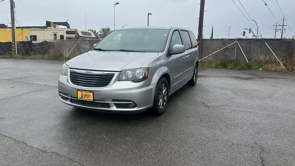 Used Chrysler Town & Country S FWD for Sale (with Photos