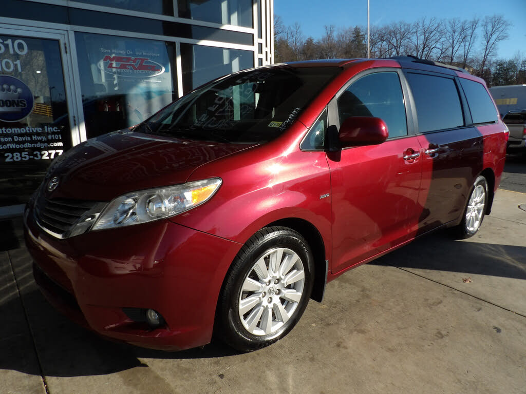2017 Toyota Sienna XLE 7-Passenger AWD