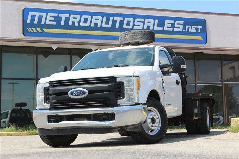 2017 Ford F-350 Super Duty Chassis XL Crew Cab DRW RWD