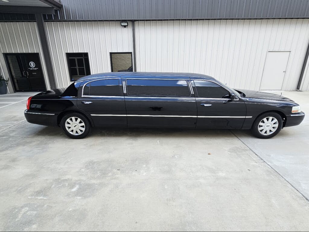 2004 Lincoln Town Car Executive
