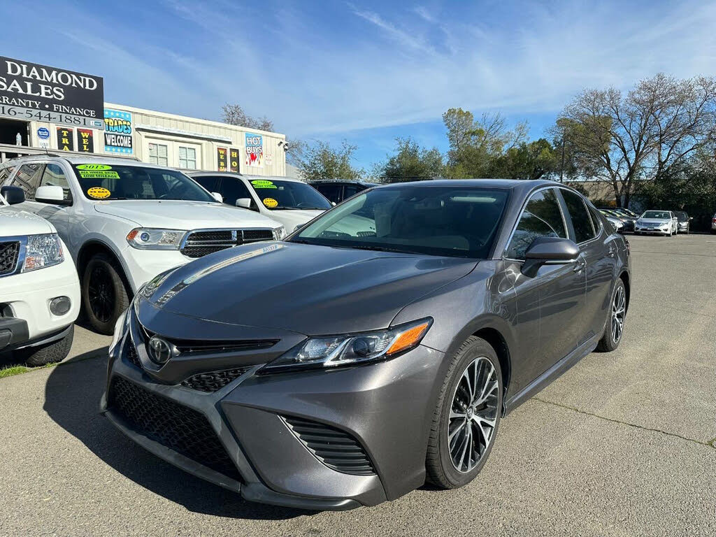 2019 Toyota Camry SE FWD