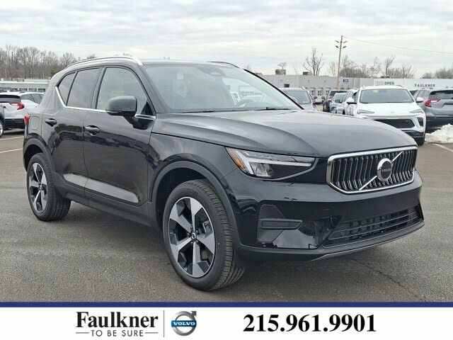 2025 Volvo XC40 B5 Core Bright Theme AWD