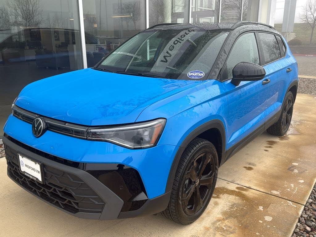 2025 Volkswagen Taos SE Black 4Motion