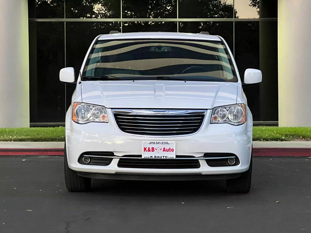 2015 Chrysler Town & Country Touring FWD