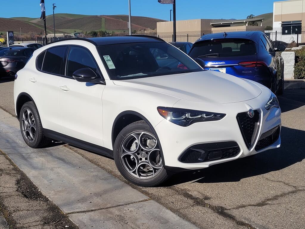 2025 Alfa Romeo Stelvio AWD