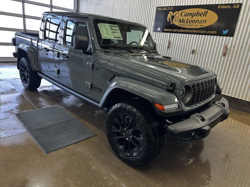 2025 Jeep Gladiator NightHawk Crew Cab 4WD