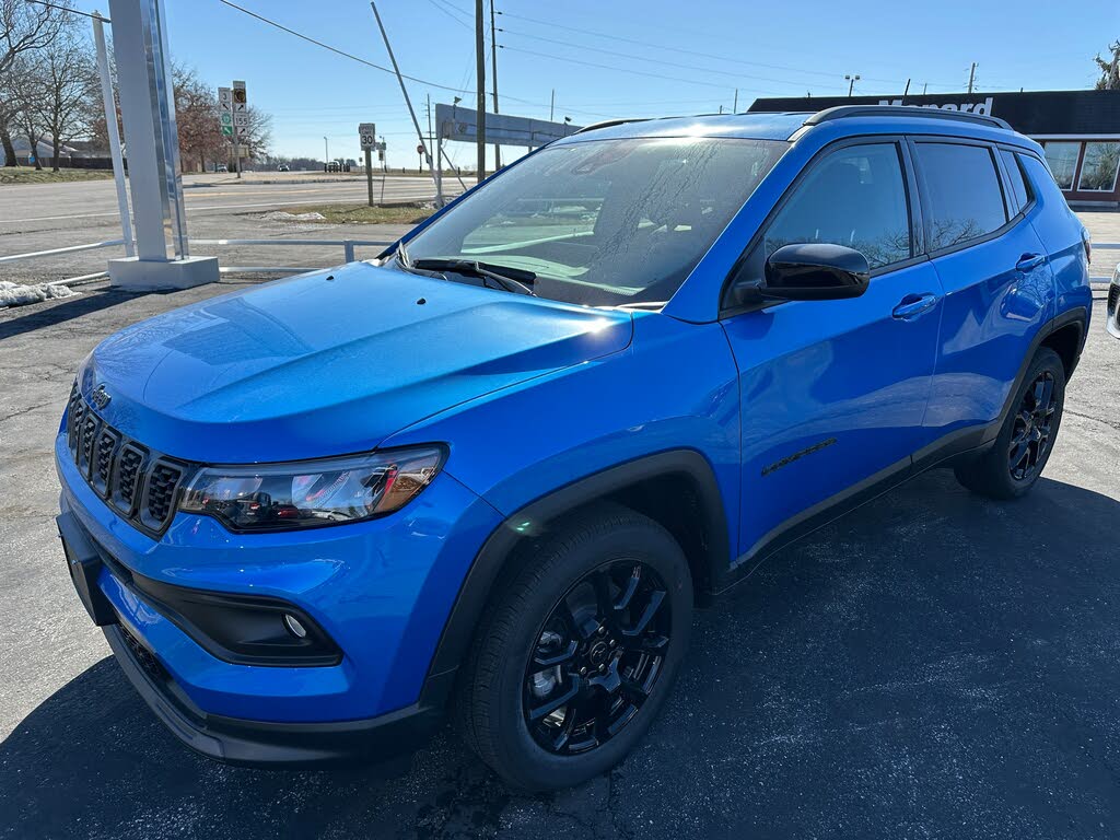 Used 2025 Jeep Compass Latitude with VIN 3C4NJDBN5ST517965 for sale in Ruma, IL