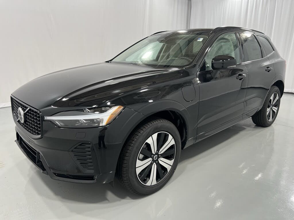 2025 Volvo XC60 Recharge T8 Core Dark Theme eAWD