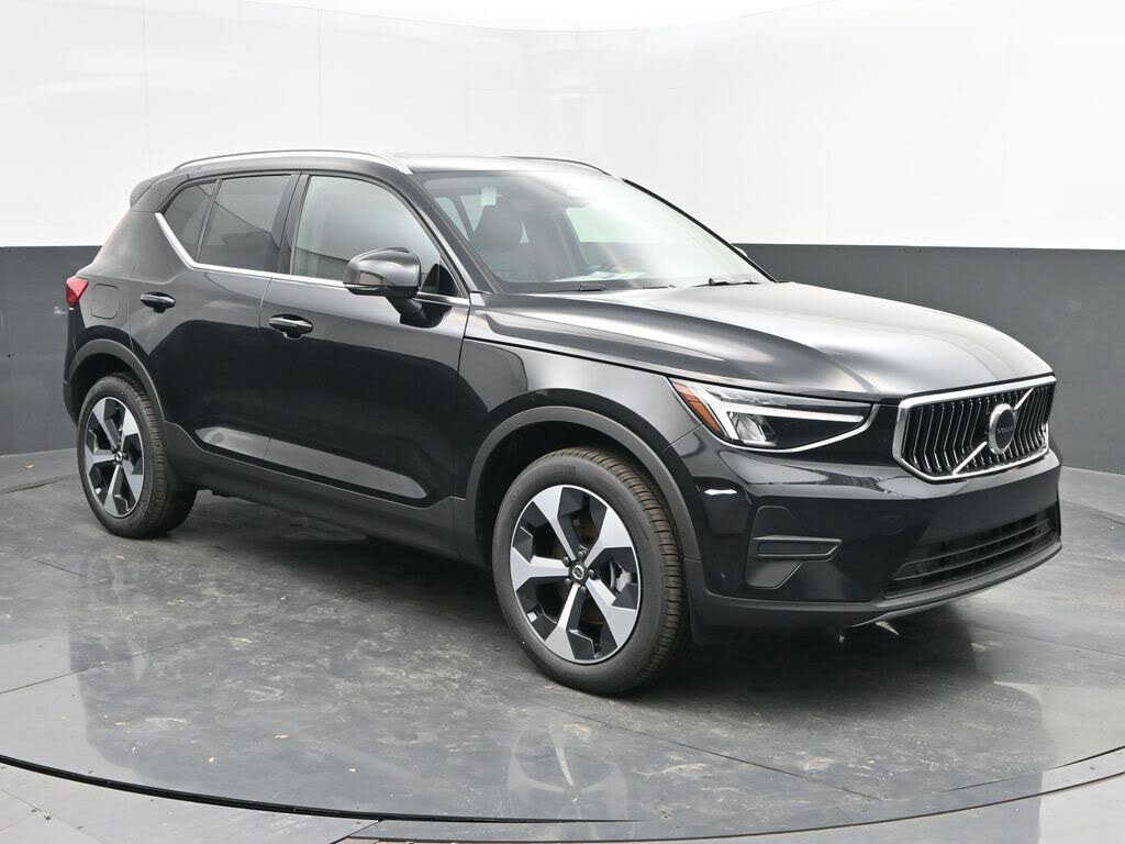 2025 Volvo XC40 B5 Core Bright Theme AWD