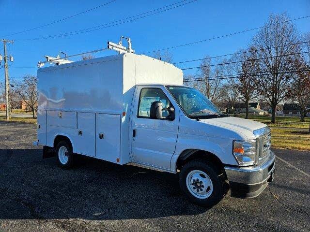 2024 Ford E-Series Chassis E-350 SD Cutaway SB RWD