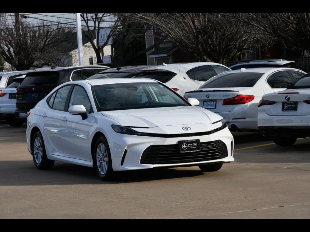 2025 Toyota Camry LE FWD