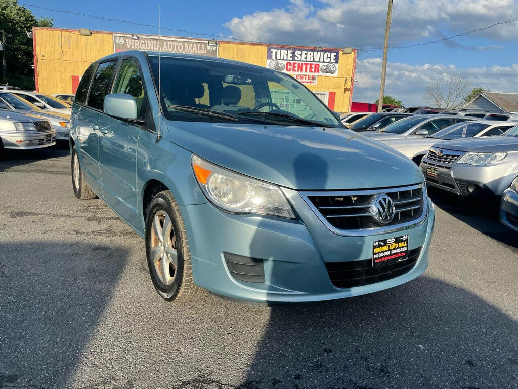 2010 Volkswagen Routan SE with RSE