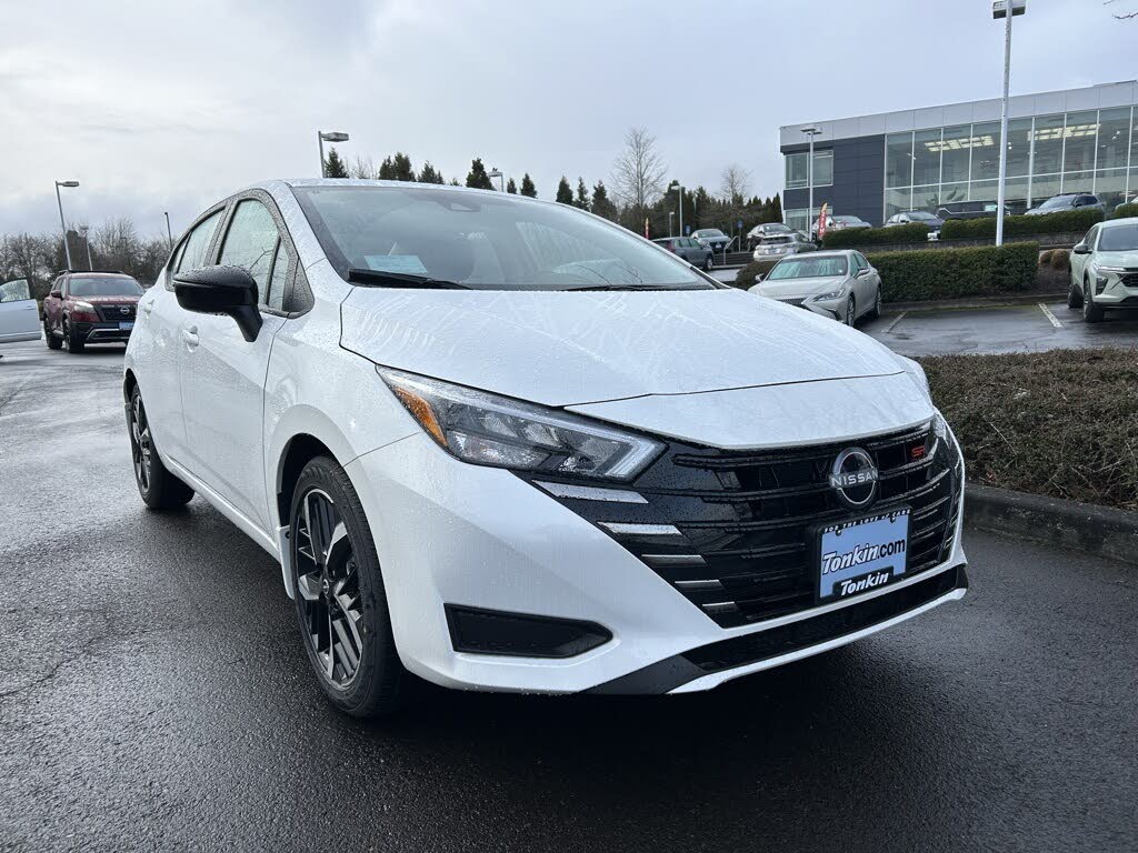 2025 Nissan Versa SR FWD