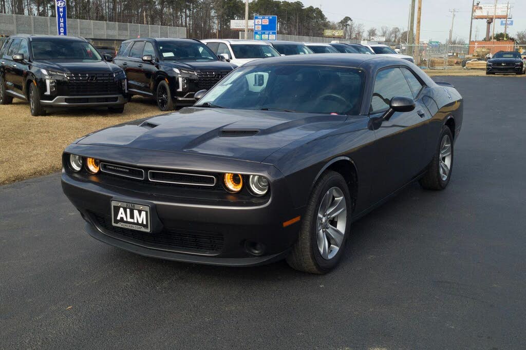 2022 Dodge Challenger SXT RWD