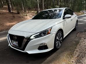 Nissan Altima 2.5 SV FWD