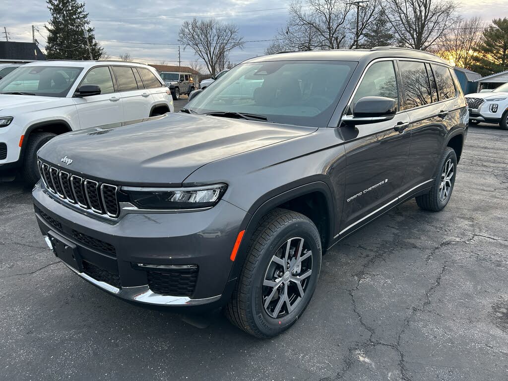 Used 2025 Jeep Grand Cherokee L Limited with VIN 1C4RJKBG6S8673485 for sale in Ruma, IL