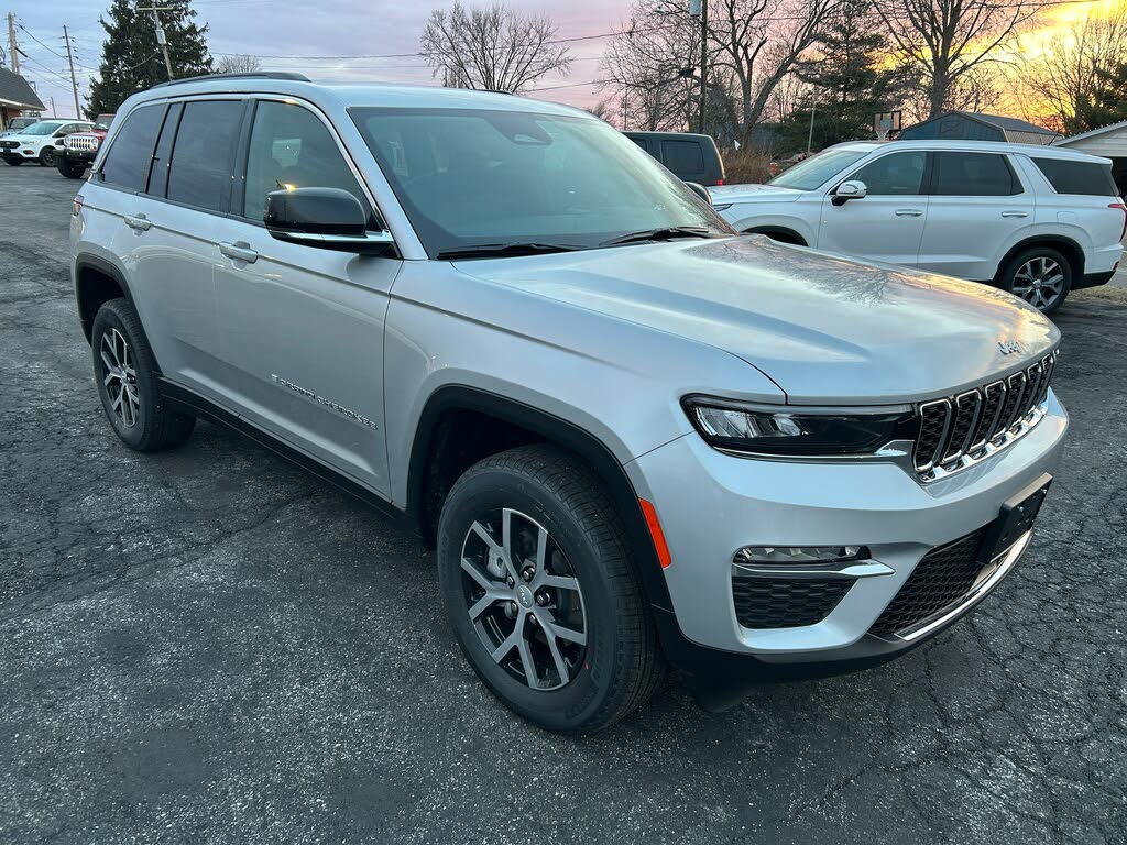 Used 2025 Jeep Grand Cherokee Limited with VIN 1C4RJHBGXSC298216 for sale in Ruma, IL